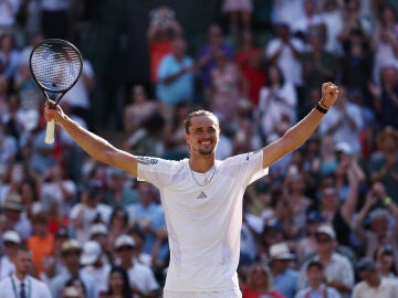 Alexander Zverev celebra su victoria ante Taylor Fritz en Wimbledon