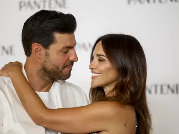 Miguel Torres y Paula Echevarría en el photocall del 20 aniversario de Pantene Miguel Torres y Paula Echevarría en el photocall del 20 aniversario de Pantene