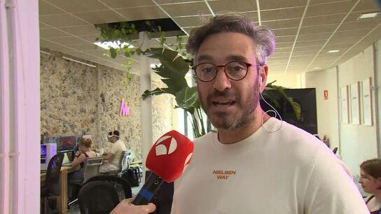 Un hombre con tres chips implantados