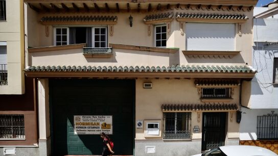 Vivienda donde se investiga la muerte de una madre y su hija en Mijas