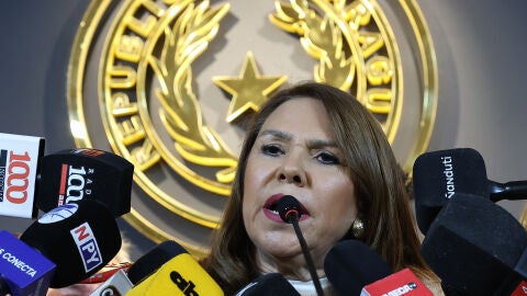 La senadora paraguaya Celeste Amarilla compareciendo ante la prensa