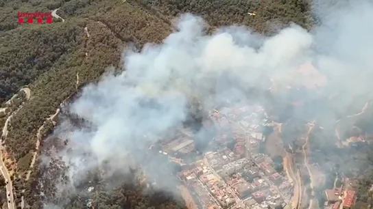El incendio de Sentmenat se mantiene activo y los bomberos combaten dos nuevos en Navarcles y Aiguamúrcia Incendios forestales
