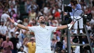 Djokovic celebra el pase a semifinales en Wimbledon