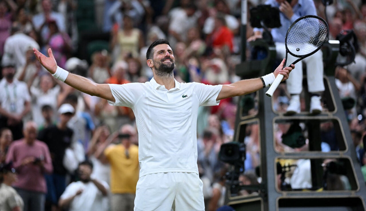 Djokovic celebra el pase a semifinales en Wimbledon