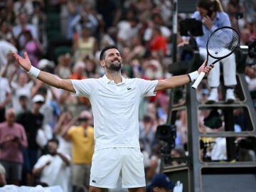 Djokovic celebra el pase a semifinales en Wimbledon