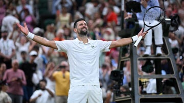 Djokovic celebra el pase a semifinales en Wimbledon