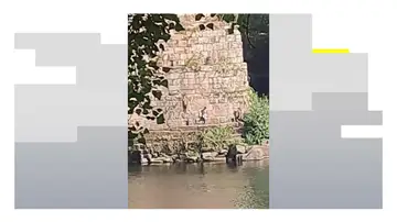 El peligroso salto al río que se ha puesto de moda entre los jóvenes en Ourense El peligroso salto al río que se ha puesto de moda entre los jóvenes en Ourense