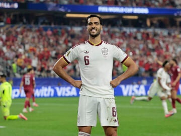 Mikel Merino celebra su gol a Portugal en octavos