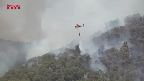 El incendio de Sentmenat se mantiene activo tras una noche complicada Incendios