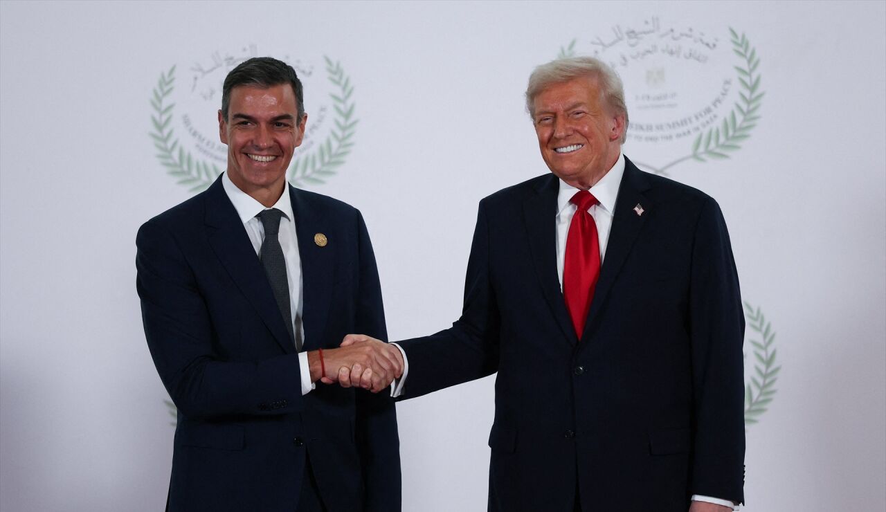 Saludo entre S&aacute;nchez y Trump (foto de archivo)