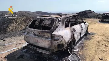 Imagen de un coche calcinado en el incendio de Los Gallardos Imagen de un coche calcinado en el incendio de Los Gallardos