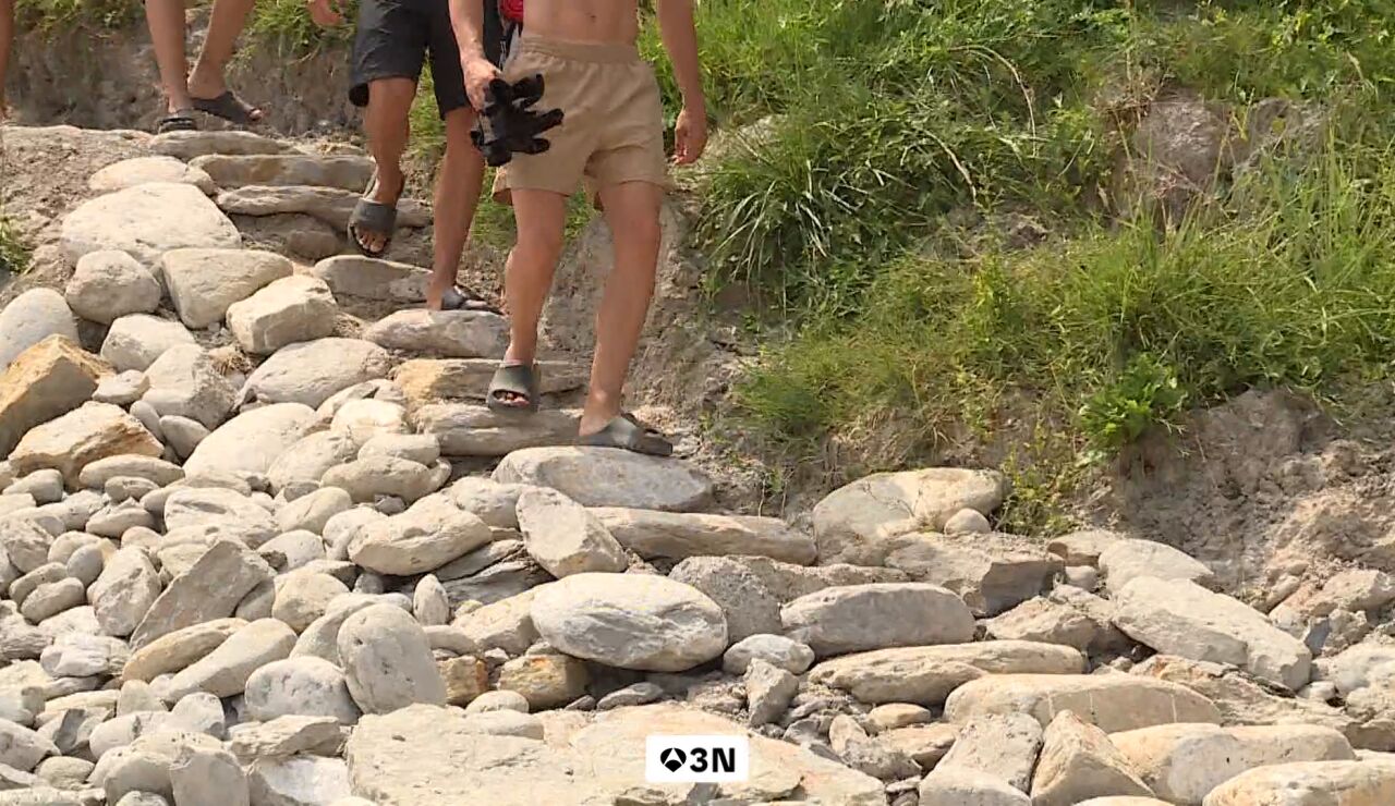 El enigma de la playa de Langre: aparecen unas escaleras y nadie sabe qui&eacute;n las hizo