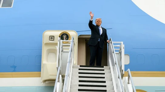 EEUU.- Trump vincula la retirada de tropas de Europa al futuro de Groenlandia (Foto de ARCHIVO) Imagen de archivo del presidente de EEUU, Donald Trump, a bordo del Air Force One. Europa Press/Contacto/White House Press Office 15/05/2026 ONLY FOR USE IN SPAIN