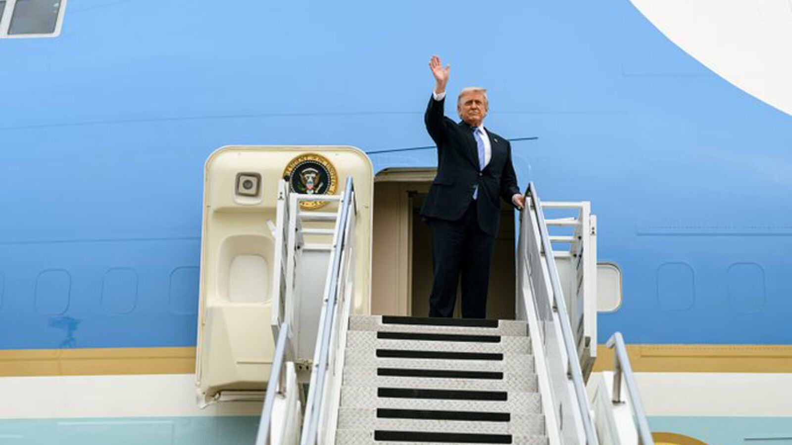 Trump amenaza con atacar con 