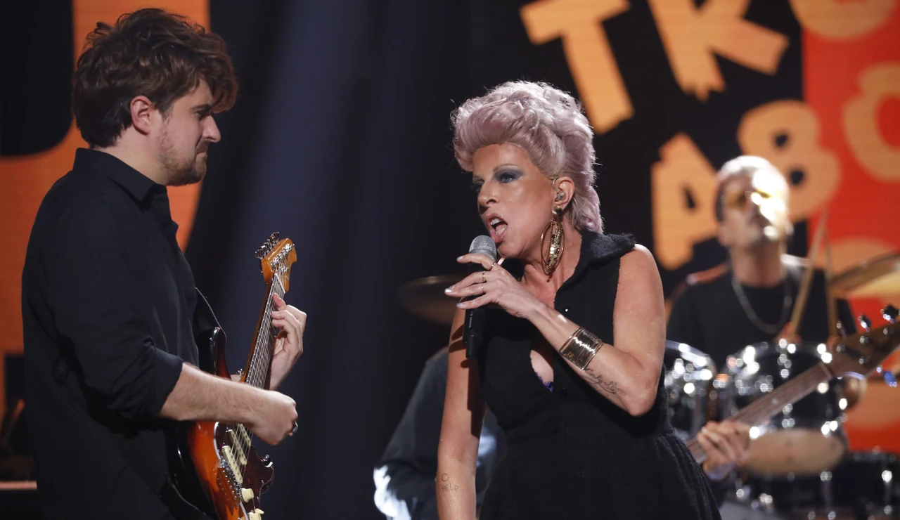 Una enérgica Sole Giménez sorprende como P!nk con ‘Try’