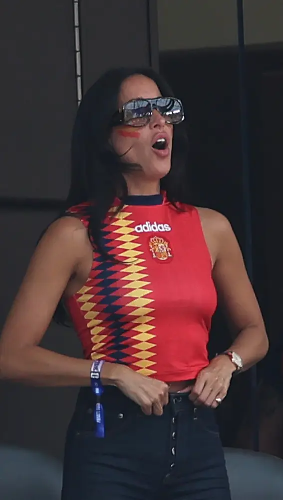 Ines de Ramon viendo el partido de España contra Bélgica en el Mundial 2026 Ines de Ramon viendo el partido de España contra Bélgica en el Mundial 2026