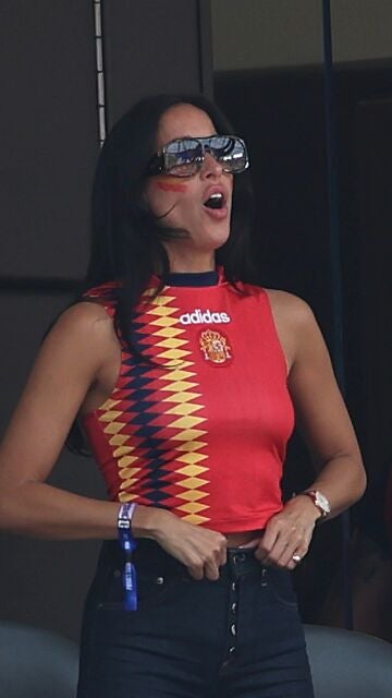 Ines de Ramon viendo el partido de España contra Bélgica en el Mundial 2026