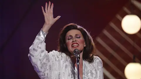 Cristina Castaño ha imitado a Paloma San Basilio en la semifinal Cristina Castaño ha imitado a Paloma San Basilio en la semifinal