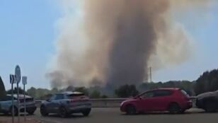 M&aacute;s de un millar de vecinos confinados por un incendio forestal en Mont-roig del Camp (Tarragona)