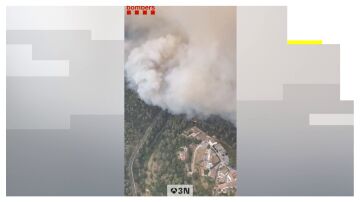 El incendio de Pe&ntilde;arroya obliga a activar el nivel 2 y moviliza a la UME por su cercan&iacute;a al pueblo