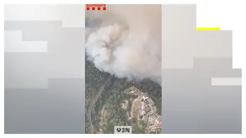 El incendio de Peñarroya obliga a activar el nivel 2 y moviliza a la UME por su cercanía al pueblo El incendio de Peñarroya obliga a activar el nivel 2 y moviliza a la UME por su cercanía al pueblo