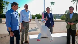 Imagen de la estatua de Curro. Imagen de la estatua de Curro.