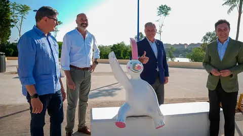 Imagen de la estatua de Curro. Imagen de la estatua de Curro.