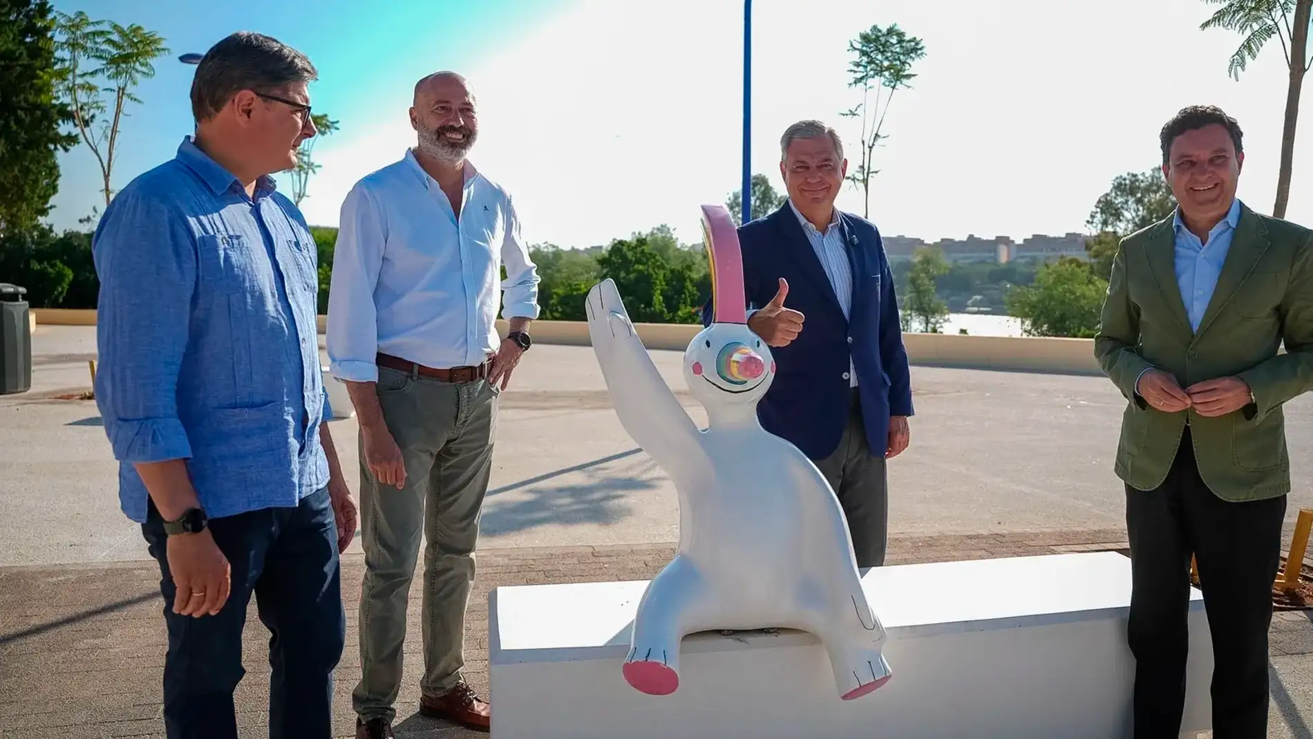 Imagen de la estatua de Curro. Imagen de la estatua de Curro.