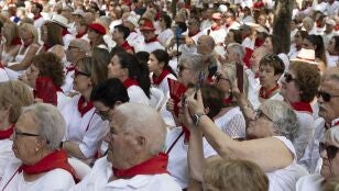 Los Sanfermines dedican su pen&uacute;ltimo d&iacute;a a las personas mayores con misa, rondallas y la Orquesta Mondrag&oacute;n