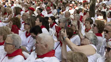 Los Sanfermines dedican su penúltimo día a las personas mayores con misa, rondallas y la Orquesta Mondragón Los Sanfermines dedican su penúltimo día a las personas mayores con misa, rondallas y la Orquesta Mondragón