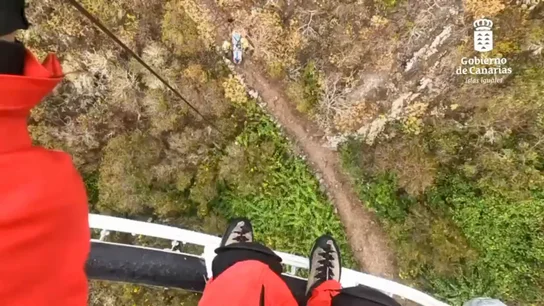 Una senderista, rescatada por un helicóptero tras sufrir una caída en un barranco de Tenerife Una senderista, rescatada por un helicóptero tras sufrir una caída en un barranco de Tenerife