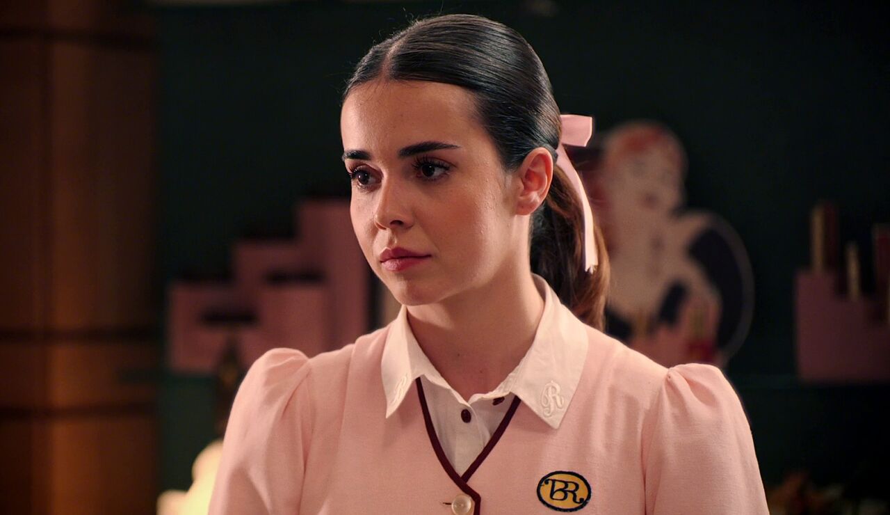 Paula se incorpora como dependienta a la tienda pese al rechazo de Claudia: &ldquo;Aqu&iacute; no eres bienvenida&rdquo;