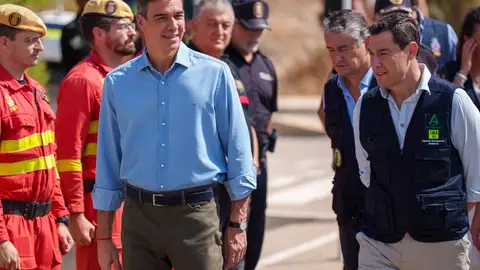 El presidente del Gobierno, Pedro Sánchez, y el presidente de la Junta de Andalucía, Juanma Moreno, en el puesto de mando avanzado instalado en Turre El presidente del Gobierno, Pedro Sánchez, y el presidente de la Junta de Andalucía, Juanma Moreno, en el puesto de mando avanzado instalado en Turre