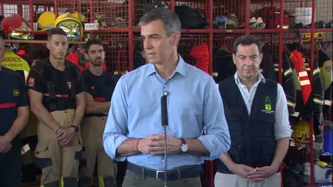 Sánchez alerta desde el incendio de Los Gallardos de un verano "complejo": "La emergencia climática mata" Sánchez alerta desde el incendio de Los Gallardos de un verano "complejo": "La emergencia climática mata"