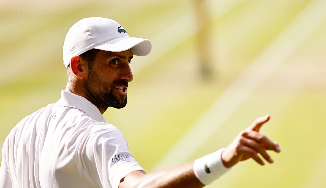 Novak Djokovic durante las semifinales de Wimbledon ante Jannik Sinner