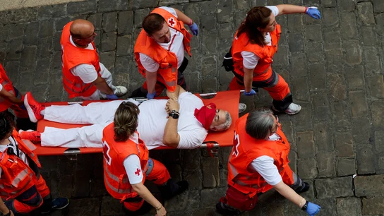 San Fermin festivities in Pamplona 13 July 2026, Spain, Pamplona: An injured man is carried on a stretcher by Red Cross medical staff following the seventh bull run of the 2026 San Fermin Festival in Pamplona, Spain. The run features bulls from the José Escolar ranch. Photo: Ruben Albarran/ZUMA Press Wire/dpa Ruben Albarran/ZUMA Press Wire/d / DPA 13/07/2026 ONLY FOR USE IN SPAIN