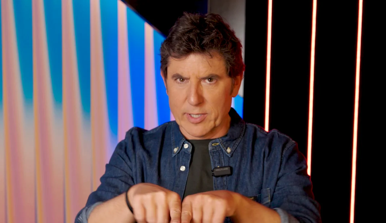 “Vamos a ir al VAR con esta pregunta”: Manel Fuentes se atreve con una nueva versión de ¡Salta!