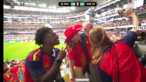 El youtuber IshowSpeed junto a Ana Bot&iacute;n y Juan Roig tom&aacute;ndose un selfie en la semifinal entre Espa&ntilde;a y Francia en el Mundial de 2026.