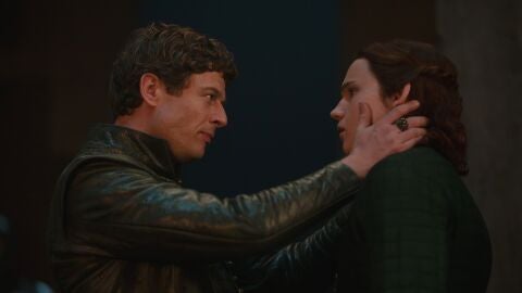 James Norton como Ormund Hightower y Benjamin Evan Ainsworth como Daeron Targaryen en La casa del dragón