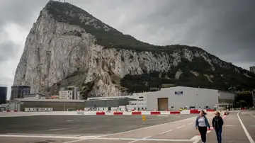 La caída de la verja de Gibraltar La caída de la verja de Gibraltar