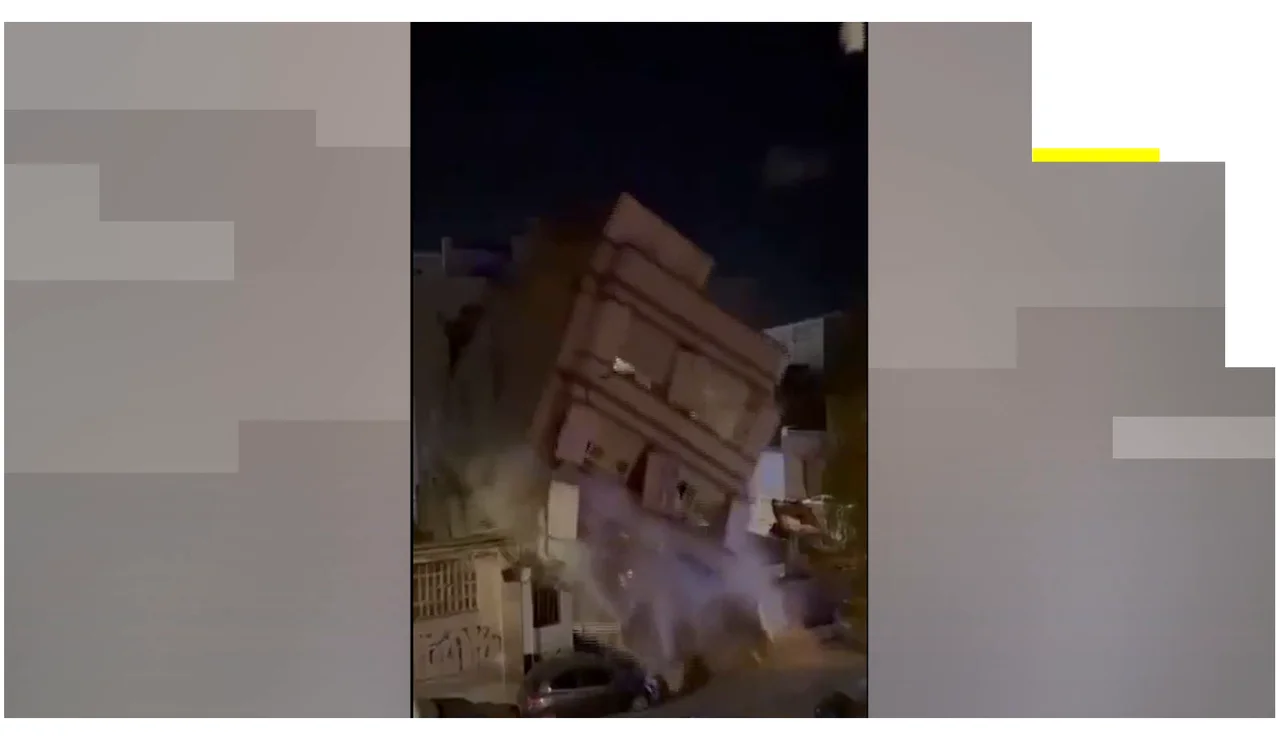 Imagen del edificio derrumbándose
