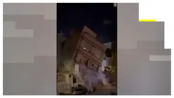 Imagen del edificio derrumbándose Imagen del edificio derrumbándose