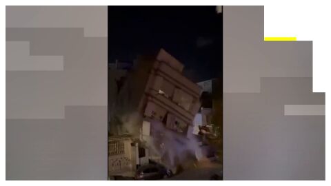 Imagen del edificio derrumb&aacute;ndose