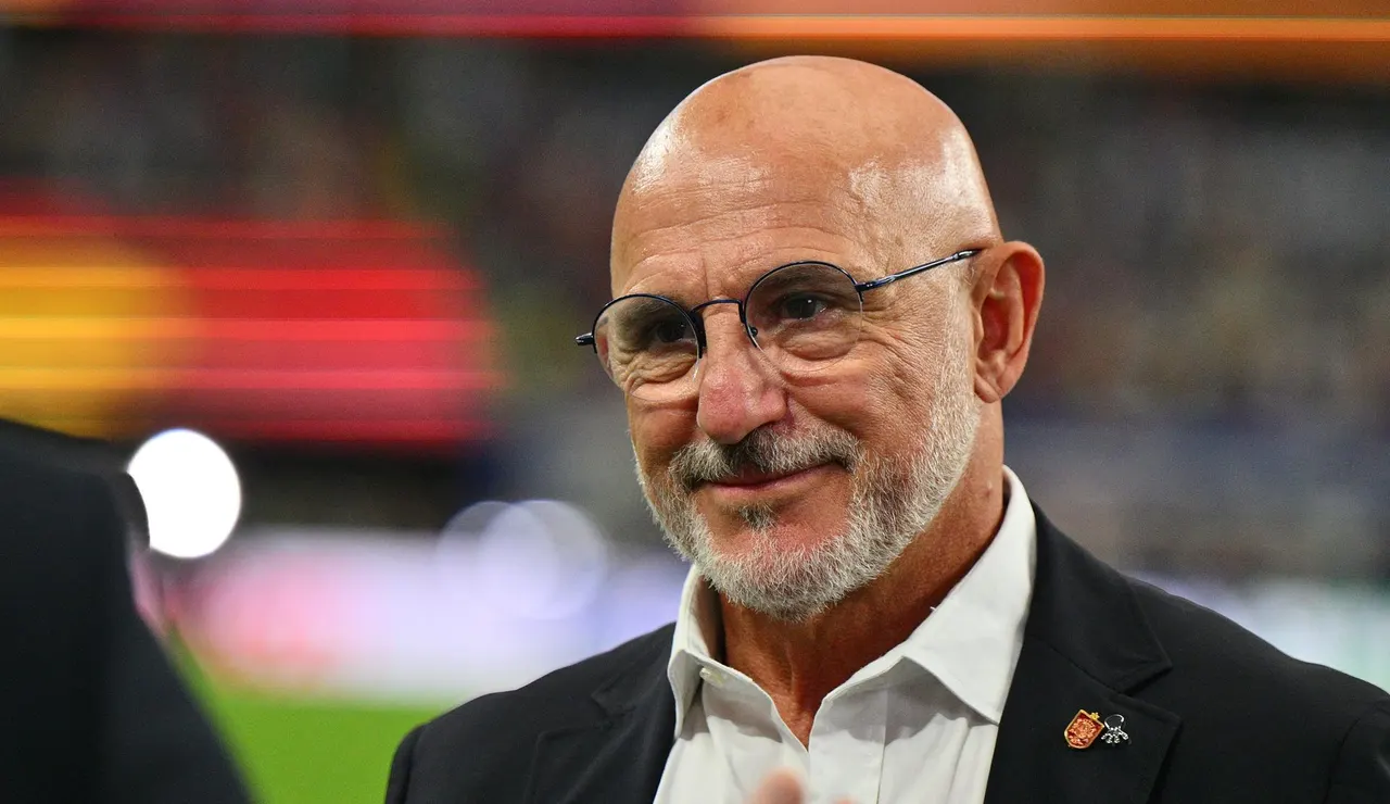 Luis de la Fuente en el partido contra Francia