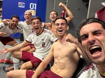 La fiesta de Espa&ntilde;a tras pasar a la final del Mundial: pizzas, gritos y pasos prohibidos en el vestuario