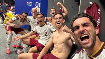 La fiesta de Espa&ntilde;a tras pasar a la final del Mundial: pizzas, gritos y pasos prohibidos en el vestuario
