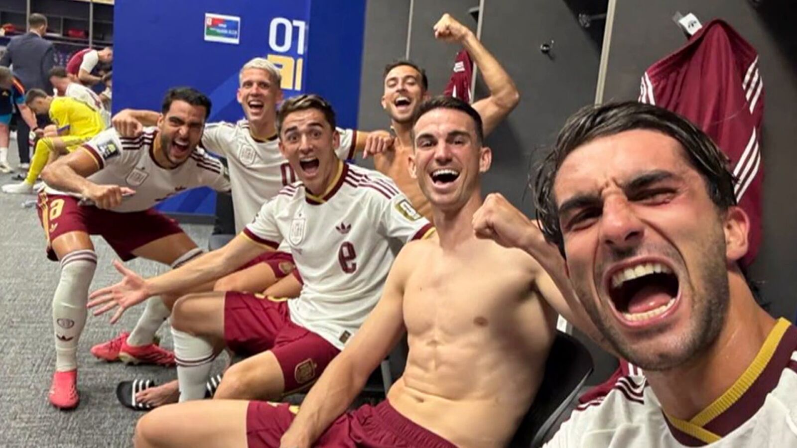 La fiesta de España tras pasar a la final del Mundial: pizzas, gritos y pasos prohibidos en el vestuario