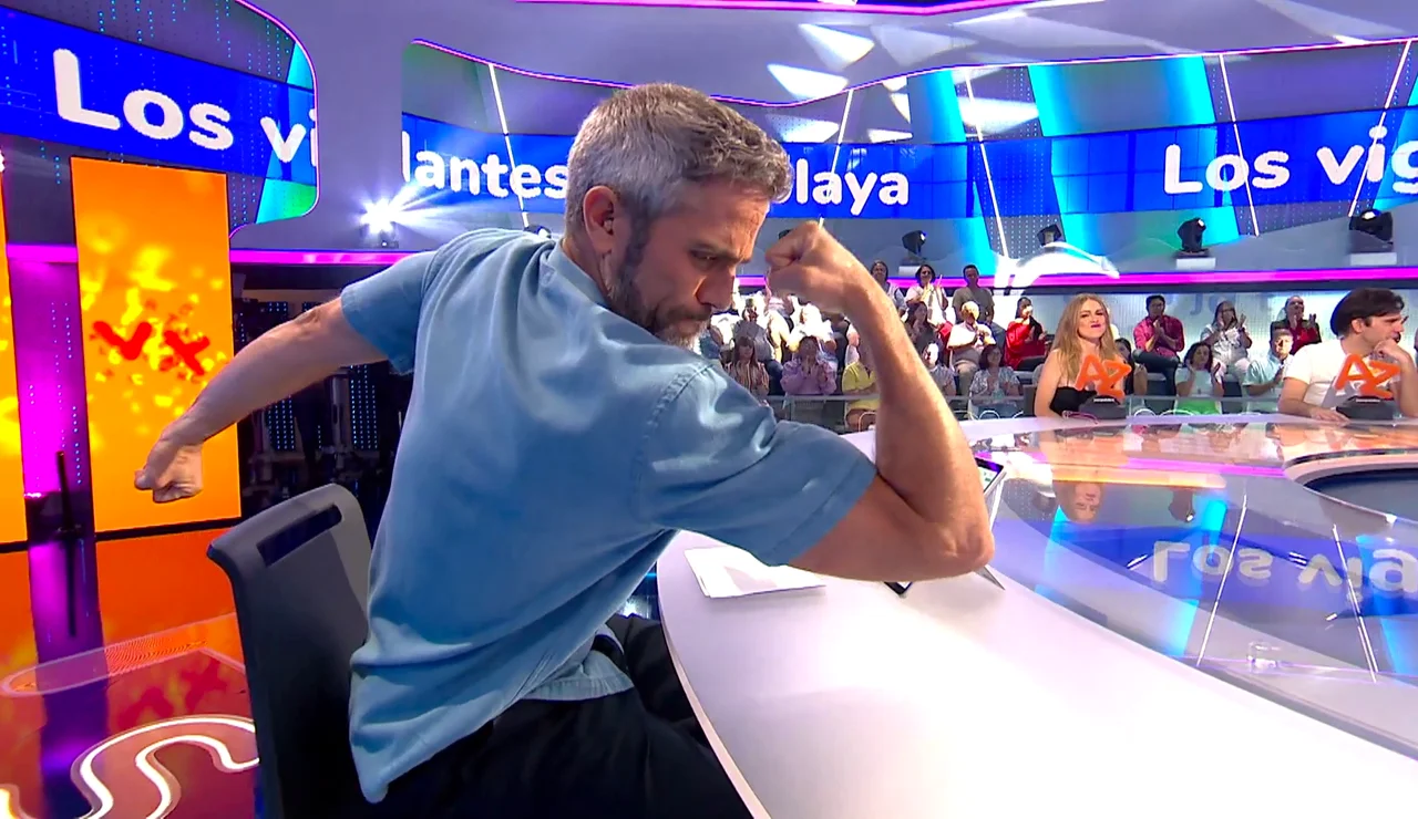 “¡Cómo estaban!”: Roberto Leal revive en La Pista el fenómeno de Los vigilantes de la playa