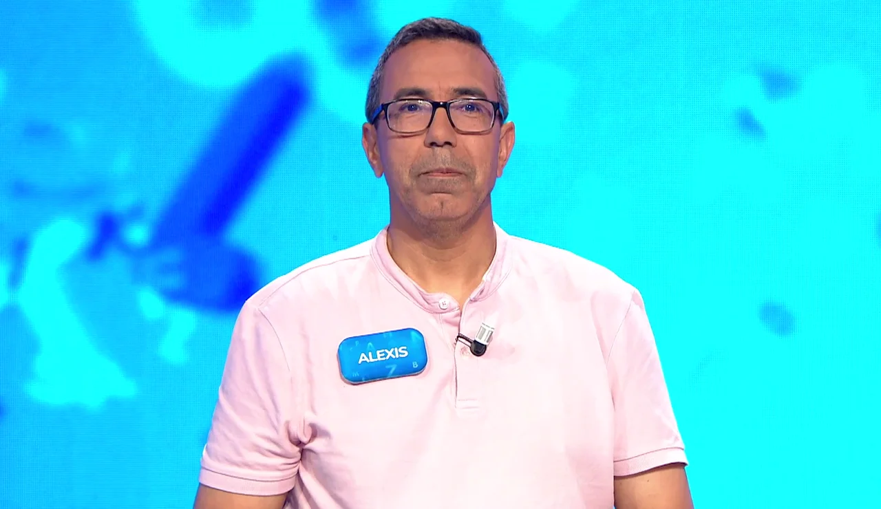“Hemos arrancado regular tú y yo”: Roberto Leal, sorprendido por un aspirante bético en Pasapalabra