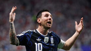 Leo Messi en el partido contra Inglaterra